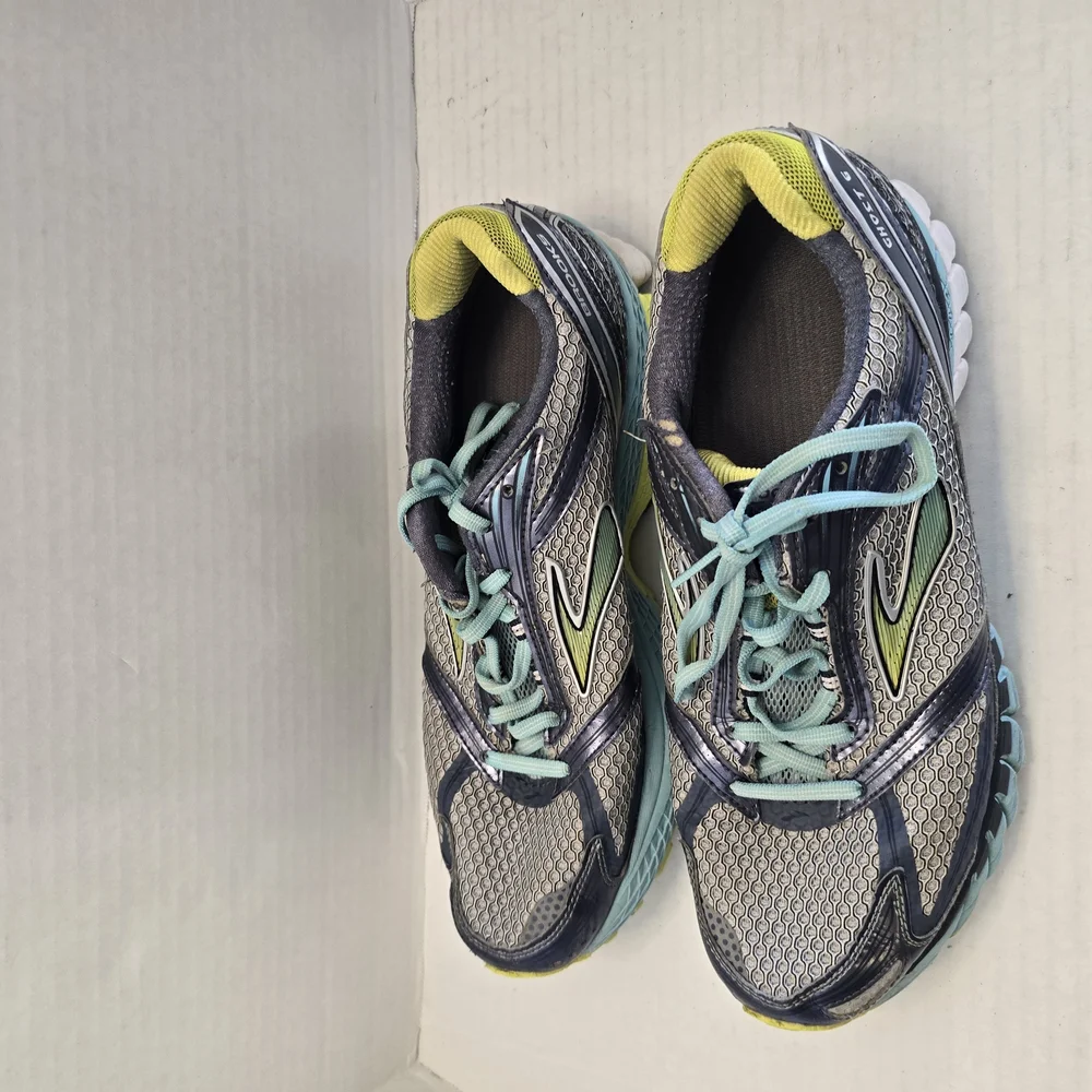 Brooks Gray and Yellow‎ Athletic Shoes with Breathable Mesh and Modern Design
